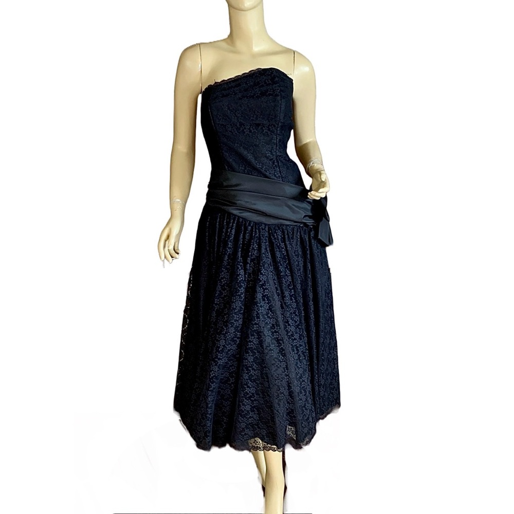 VINTAGE 1980'S BY CAROL BLACK LACE STRAPLESS MIDI PARTY DRESS W/SATIN BOW (6) - Picture 2 of 15